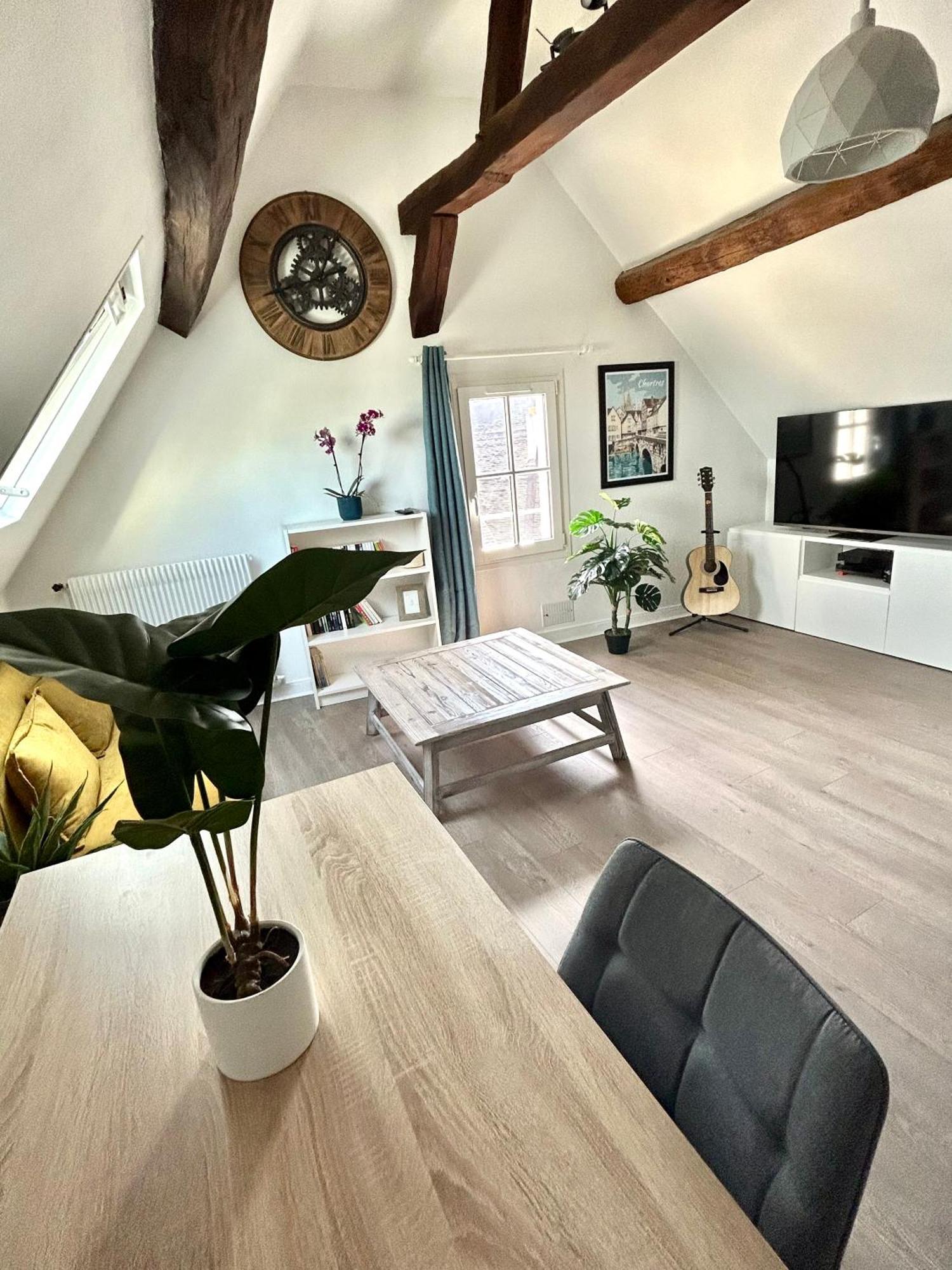 L Ecuyer Appartement Au Coeur Du Quartier Historique Chartres Bagian luar foto