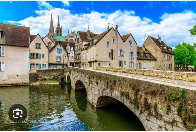 L Ecuyer Appartement Au Coeur Du Quartier Historique Chartres Bagian luar foto